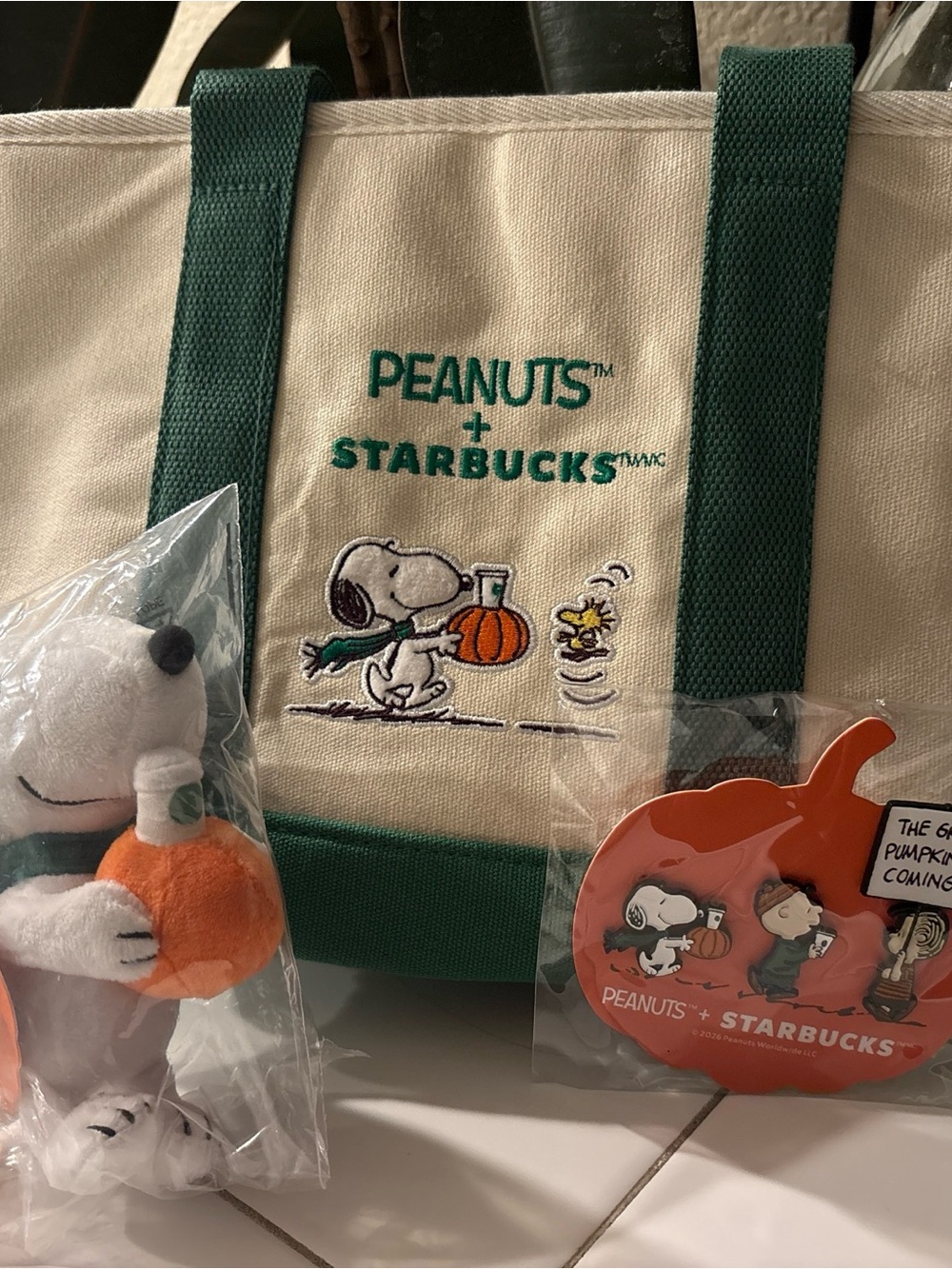 Peanuts x Starbucks Green & Cream Tote Bag with Snoopy Pumpkin Pine & Keychain